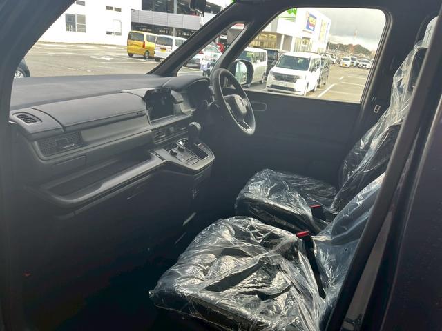 ステップワゴン スパーダ　パワーテールゲート（メモリー機能付）　２列目オットマン　運転席＆助手席シートヒーター　トリプルゾーンコントロールフルオートエアコンディショナー　１６インチアルミホイール（36枚目）