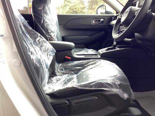 ヴェゼル ｅ：ＨＥＶ　Ｘ　新車未登録　フォグライトガーニッシュ　センターコンソールイルミネーション　ＥＴＣ　サイドカーテンエアバック　ホンダセンシング　フルＬＥＤヘッドライト（18枚目）