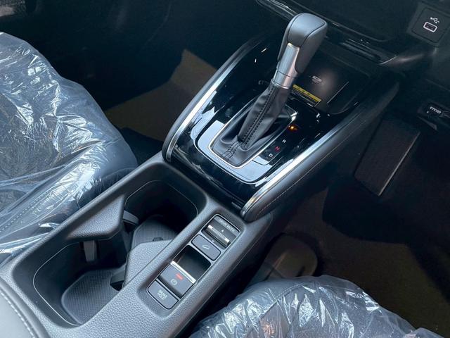 ヴェゼル ｅ：ＨＥＶ　Ｚ　新車未登録　フロントグリル交換済　フロントロアスカート　運転席助手席シートヒーター　サイドカーテンエアバック　ホンダセンシング（10枚目）