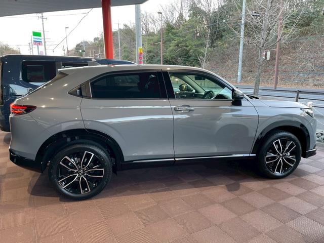 ヴェゼル ｅ：ＨＥＶ　Ｚ　新車未登録　フロントグリル交換済　フロントロアスカート　運転席助手席シートヒーター　サイドカーテンエアバック　ホンダセンシング（32枚目）