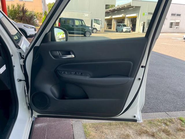 フィット ｅ：ＨＥＶホーム　ブラックスタイル　当店試乗車　ブラックスタイル　８インチディスプレイオーディオ　ＥＴＣ　ホンダセンシング　サイドカーテンエアバックホンダセンシング　１５インチアルミホイール（25枚目）