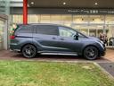 オデッセイハイブリッド ｅ：ＨＥＶアブソルート・ＥＸ　新車未登録　ディーラーオプション（ブラックエンブレム　ドアミラーカバー）２列目両側アームレスト付４ウェイパワーシート（リクライニング／オットマン）　２列目シートセンターテーブル　パワーシート（4枚目）