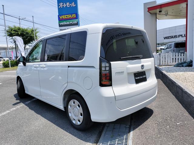 フリード エアー　新車　未登録車　ＥＴＣ　８インチナビ　６人乗り　両側電動スライドドア　ホンダセンシング　ホンダコネクト　ＴＶ視聴可能ナビ　オートライト　リアカメラ　スマートキー　６人乗り　キャプテンシート（11枚目）