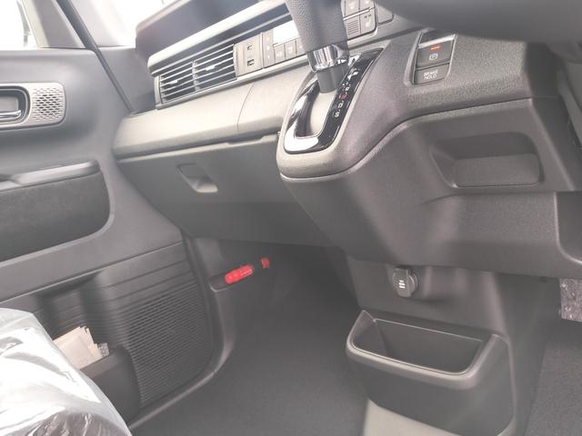 Ｎ－ＢＯＸカスタム 　新車　未登録車　純正ナビ付き　ターボ車　シートヒーター　両側電動スライドドア　ホンダセンシング　ピューターグレー塗装＋切削　１５インチアルミホイール（18枚目）