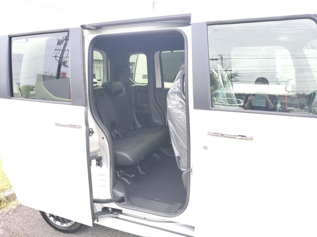 Ｎ－ＢＯＸカスタム 　新車　未登録車　純正ナビ付き　ターボ車　シートヒーター　両側電動スライドドア　ホンダセンシング　ピューターグレー塗装＋切削　１５インチアルミホイール（35枚目）