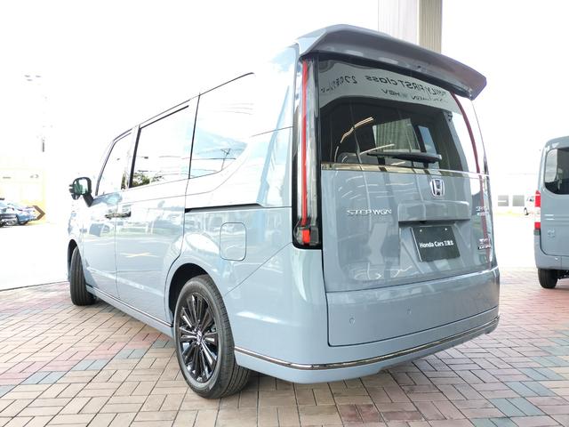 ステップワゴン ｅＨＥＶスパーダプレミアムラインブラックエディション　新車　未登録車　展示車　オーディオレス　マルチビューカメラシステム運転席＆助手席＆２列目シートヒーター　二列目オットマン　コンビシート　プレミアムラインブラックエディション（7枚目）