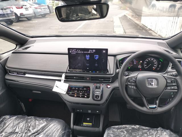 オデッセイハイブリッド ｅ：ＨＥＶアブソルート・ＥＸブラックエディション　新車　未登録車　ＥＴＣ　純正１１．４インチナビ　展示車　２列目両側アームレスト付４ウェイパワーシート　運転席＆助手席シートヒーター＋２列目シートヒーター　本革シート　１８インチアルミホイール（13枚目）