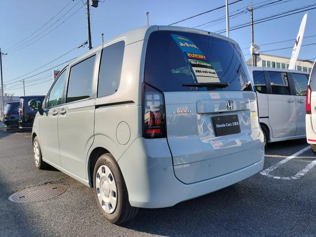 フリード エアー　試乗車　ホンダカーズ代車　８インチナビ　ＴＶ視聴可　フロアマット付き　２列目キャプテンシート　　６人乗り　リアカメラ　ホンダセンシング　ブレーキホールド機能　電子パーキング（9枚目）