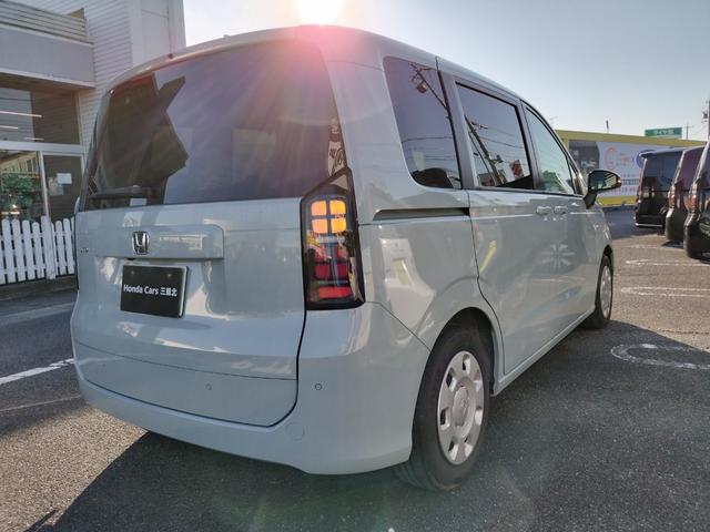 フリード エアー　試乗車　ホンダカーズ代車　８インチナビ　ＴＶ視聴可　フロアマット付き　２列目キャプテンシート　　６人乗り　リアカメラ　ホンダセンシング　ブレーキホールド機能　電子パーキング（11枚目）