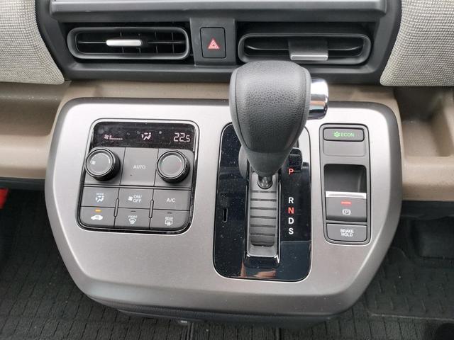 フリード エアー　試乗車　ホンダカーズ代車　８インチナビ　ＴＶ視聴可　フロアマット付き　２列目キャプテンシート　　６人乗り　リアカメラ　ホンダセンシング　ブレーキホールド機能　電子パーキング（16枚目）