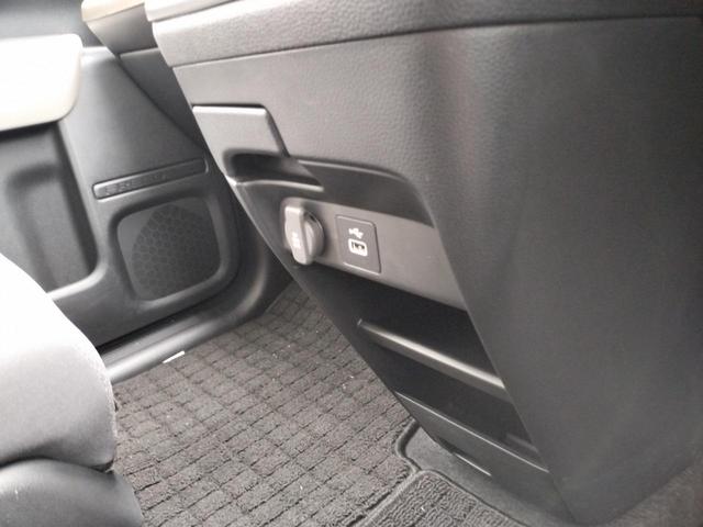 フリード エアー　試乗車　ホンダカーズ代車　８インチナビ　ＴＶ視聴可　フロアマット付き　２列目キャプテンシート　　６人乗り　リアカメラ　ホンダセンシング　ブレーキホールド機能　電子パーキング（26枚目）