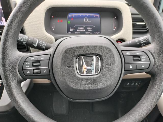 フリード エアー　試乗車　ホンダカーズ代車　８インチナビ　ＴＶ視聴可　フロアマット付き　２列目キャプテンシート　　６人乗り　リアカメラ　ホンダセンシング　ブレーキホールド機能　電子パーキング（28枚目）