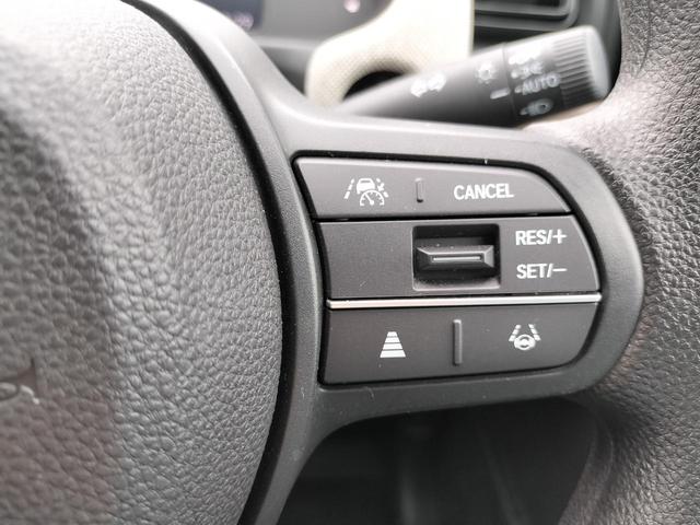 フリード エアー　試乗車　ホンダカーズ代車　８インチナビ　ＴＶ視聴可　フロアマット付き　２列目キャプテンシート　　６人乗り　リアカメラ　ホンダセンシング　ブレーキホールド機能　電子パーキング（30枚目）