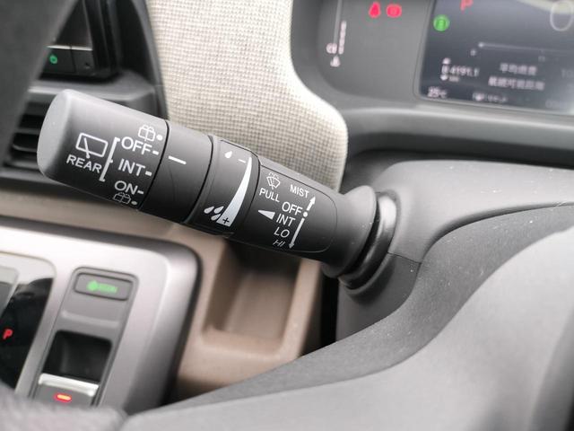 フリード エアー　試乗車　ホンダカーズ代車　８インチナビ　ＴＶ視聴可　フロアマット付き　２列目キャプテンシート　　６人乗り　リアカメラ　ホンダセンシング　ブレーキホールド機能　電子パーキング（31枚目）