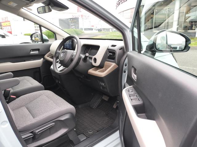 フリード エアー　試乗車　ホンダカーズ代車　８インチナビ　ＴＶ視聴可　フロアマット付き　２列目キャプテンシート　　６人乗り　リアカメラ　ホンダセンシング　ブレーキホールド機能　電子パーキング（37枚目）