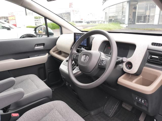 フリード エアー　試乗車　ホンダカーズ代車　８インチナビ　ＴＶ視聴可　フロアマット付き　２列目キャプテンシート　　６人乗り　リアカメラ　ホンダセンシング　ブレーキホールド機能　電子パーキング（38枚目）