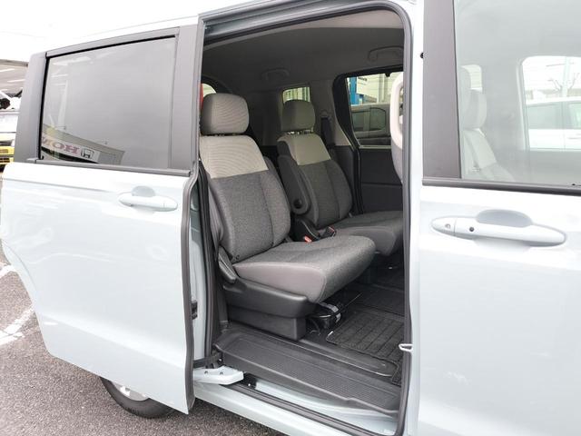 フリード エアー　試乗車　ホンダカーズ代車　８インチナビ　ＴＶ視聴可　フロアマット付き　２列目キャプテンシート　　６人乗り　リアカメラ　ホンダセンシング　ブレーキホールド機能　電子パーキング（42枚目）