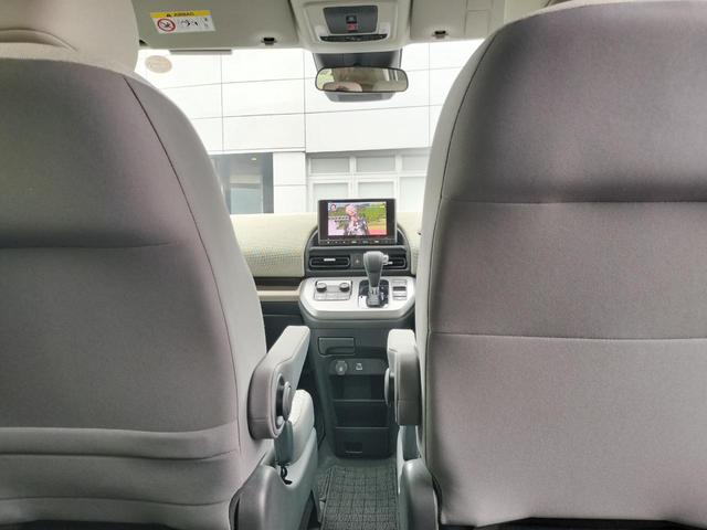 フリード エアー　試乗車　ホンダカーズ代車　８インチナビ　ＴＶ視聴可　フロアマット付き　２列目キャプテンシート　　６人乗り　リアカメラ　ホンダセンシング　ブレーキホールド機能　電子パーキング（48枚目）