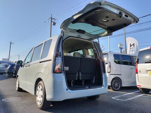 フリード エアー　試乗車　ホンダカーズ代車　８インチナビ　ＴＶ視聴可　フロアマット付き　２列目キャプテンシート　　６人乗り　リアカメラ　ホンダセンシング　ブレーキホールド機能　電子パーキング（57枚目）