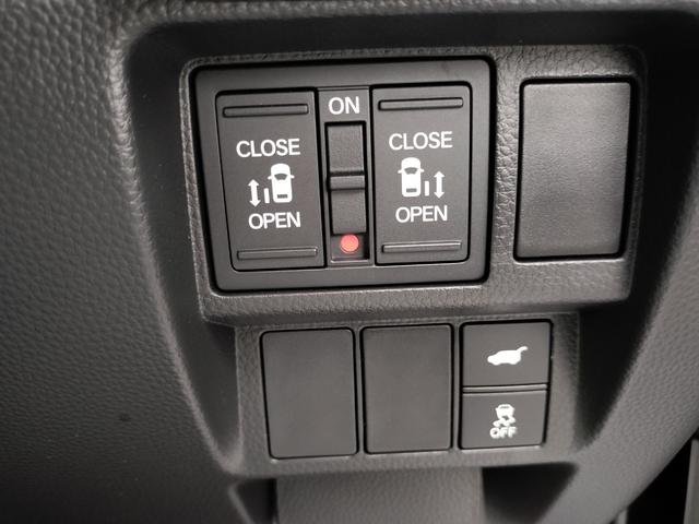 ステップワゴン eHEVスパーダプレミアムラインブラックエディション 新車 未登録車 展示車 オーディオレス マルチビューカメラシステム運転席&助手席&2列目シートヒーター 二列目オットマン コンビシート プレミアムラインブラックエディション(17枚目)