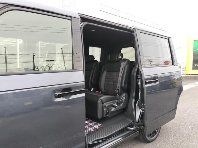 ステップワゴン eHEVスパーダプレミアムラインブラックエディション 新車 未登録車 展示車 オーディオレス マルチビューカメラシステム運転席&助手席&2列目シートヒーター 二列目オットマン コンビシート プレミアムラインブラックエディション(32枚目)