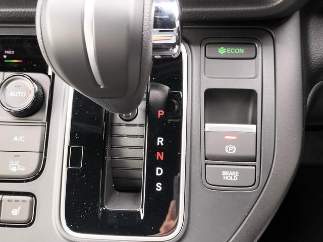 ステップワゴン スパーダ　プレミアムライン　新車　未登録車　ホンダディーラー出品　純正１１．４インチナビ　マルチビューカメラシステム　シートヒーター　後席エアコン　１７インチアルミホイール　二列目シートヒーター　展示車（13枚目）