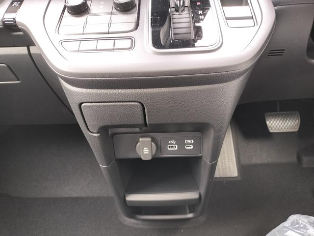 ステップワゴン スパーダ　プレミアムライン　新車　未登録車　ホンダディーラー出品　純正１１．４インチナビ　マルチビューカメラシステム　シートヒーター　後席エアコン　１７インチアルミホイール　二列目シートヒーター　展示車（15枚目）