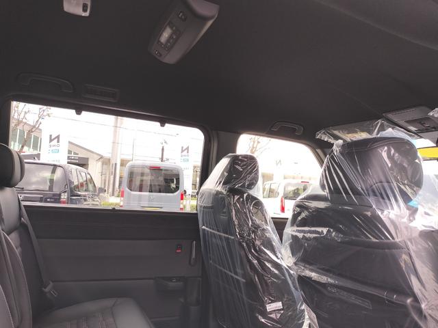 ステップワゴン スパーダ　プレミアムライン　新車　未登録車　ホンダディーラー出品　純正１１．４インチナビ　マルチビューカメラシステム　シートヒーター　後席エアコン　１７インチアルミホイール　二列目シートヒーター　展示車（39枚目）