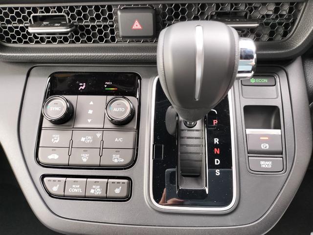 ステップワゴン スパーダ　プレミアムライン　新車　未登録車　ホンダディーラー出品　純正１１．４インチナビ　マルチビューカメラシステム　シートヒーター　後席エアコン　１７インチアルミホイール　二列目シートヒーター　展示車（40枚目）