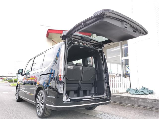 ステップワゴン スパーダ　プレミアムライン　新車　未登録車　ホンダディーラー出品　純正１１．４インチナビ　マルチビューカメラシステム　シートヒーター　後席エアコン　１７インチアルミホイール　二列目シートヒーター　展示車（55枚目）