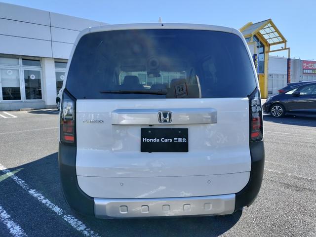 フリード クロスター ホンダディーラー試乗車 代車 5人乗り 15インチアルミホイール TV視聴可 純正ナビ 2列目6:4分割可倒式シート ブラインドスポットインフォメーション 運転席&助手席シートヒーター(10枚目)