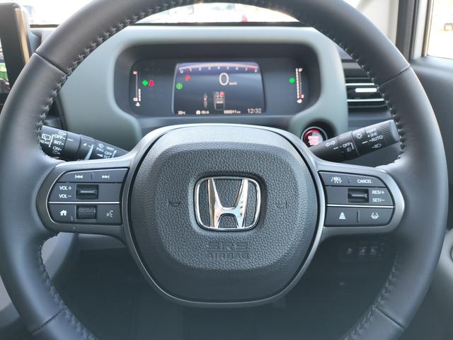 フリード クロスター ホンダディーラー試乗車 代車 5人乗り 15インチアルミホイール TV視聴可 純正ナビ 2列目6:4分割可倒式シート ブラインドスポットインフォメーション 運転席&助手席シートヒーター(13枚目)