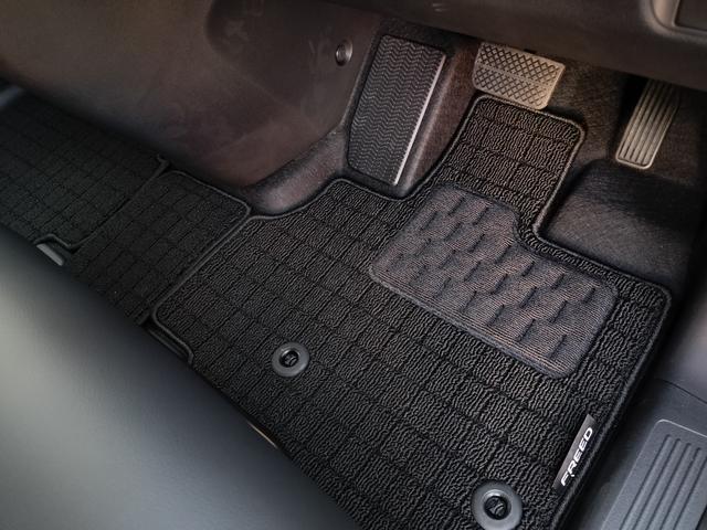 フリード クロスター ホンダディーラー試乗車 代車 5人乗り 15インチアルミホイール TV視聴可 純正ナビ 2列目6:4分割可倒式シート ブラインドスポットインフォメーション 運転席&助手席シートヒーター(22枚目)