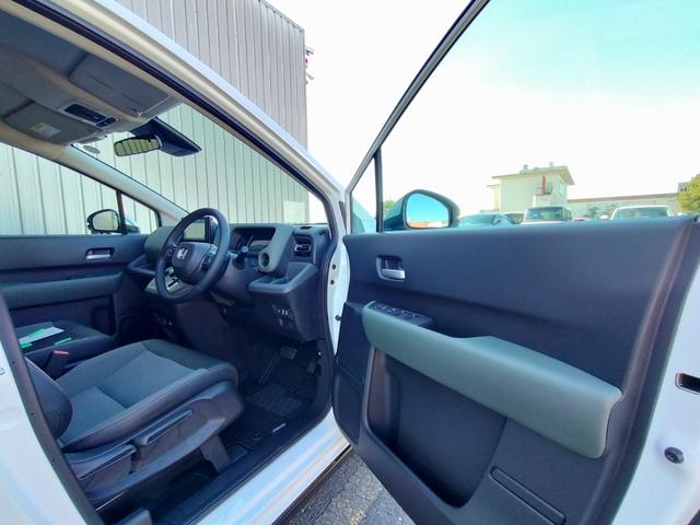 フリード クロスター ホンダディーラー試乗車 代車 5人乗り 15インチアルミホイール TV視聴可 純正ナビ 2列目6:4分割可倒式シート ブラインドスポットインフォメーション 運転席&助手席シートヒーター(34枚目)