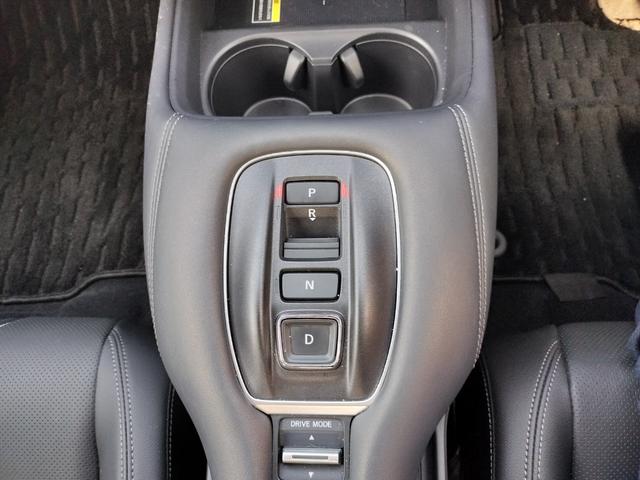 ＺＲ－Ｖ ｅ：ＨＥＶ　Ｚ　ホンダディーラー試乗車　前後ドラレコ　　駐車監視機能付き前後ドラレコ　代車　ＴＶ視聴可ナビ　１２スピーカー　運転席＆助手席シートヒーター　本革シート＋運転席８ウェイ助手席４ウェイパワーシート（19枚目）