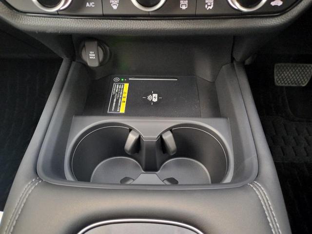 ＺＲ－Ｖ ｅ：ＨＥＶ　Ｘ特別仕様車ブラックスタイル　ホンダディーラー試乗車　走行距離小　ホンダコネクトナビ　後退出庫サポート　マルチビューカメラシステム　ＥＴＣ２．０車載器　ワイヤレス充電器　運転席＆助手席シートヒーター１８インチアルミホイール（17枚目）