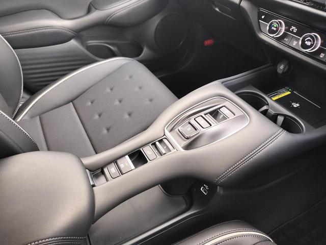 ＺＲ－Ｖ ｅ：ＨＥＶ　Ｘ特別仕様車ブラックスタイル　ホンダディーラー試乗車　走行距離小　ホンダコネクトナビ　後退出庫サポート　マルチビューカメラシステム　ＥＴＣ２．０車載器　ワイヤレス充電器　運転席＆助手席シートヒーター１８インチアルミホイール（23枚目）