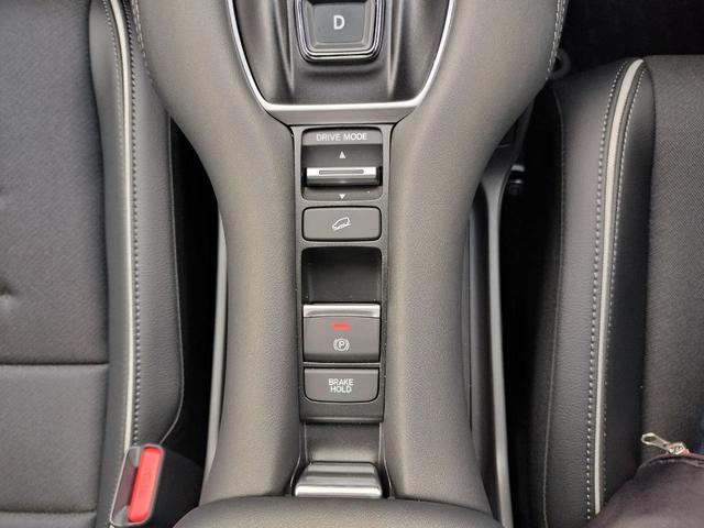 ＺＲ－Ｖ ｅ：ＨＥＶ　Ｘ特別仕様車ブラックスタイル　ホンダディーラー試乗車　走行距離小　ホンダコネクトナビ　後退出庫サポート　マルチビューカメラシステム　ＥＴＣ２．０車載器　ワイヤレス充電器　運転席＆助手席シートヒーター１８インチアルミホイール（33枚目）