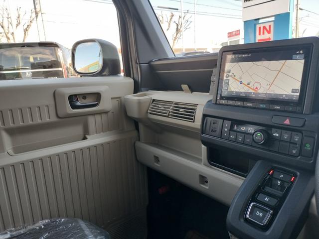 �z���_�J�[�Y�O�d�k�@�і쒆���ʓX�ł��I���[�^�[�X�|�[�c�̊X�O�d���鎭�s�̒��S���ɗ��n���Ă���܂��B�鎭�����ʃ������ɂ���X�܂ł���