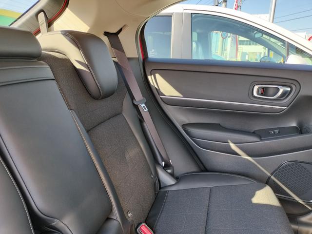 ヴェゼル ｅ：ＨＥＶ　Ｚ　新車　未登録車　車検３年　保証３年　ホンダディーラー展示車　オーディオレス　シートヒーター　ハンズフリーアクセスパワーテールゲート　１８インチアルミホイール　コンビシート　本革巻きステアリング（33枚目）