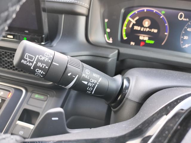 ステップワゴン ｅ：ＨＥＶスパーダ　ホンダディーラー試乗車　８人乗り　パワーテールゲート　２列目ベンチシート　運転席助手席シートヒーター　トリプルゾーンコントロール・フルオートエアコンディショナー　コンビシート　１６インチアルミホイール（22枚目）