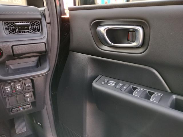 ステップワゴン ｅ：ＨＥＶスパーダ　ホンダディーラー試乗車　８人乗り　パワーテールゲート　２列目ベンチシート　運転席助手席シートヒーター　トリプルゾーンコントロール・フルオートエアコンディショナー　コンビシート　１６インチアルミホイール（32枚目）