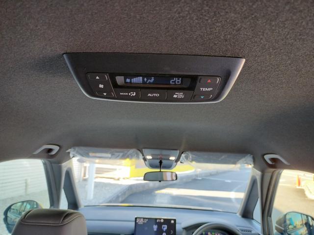 ステップワゴン ｅ：ＨＥＶスパーダ　ホンダディーラー試乗車　８人乗り　パワーテールゲート　２列目ベンチシート　運転席助手席シートヒーター　トリプルゾーンコントロール・フルオートエアコンディショナー　コンビシート　１６インチアルミホイール（48枚目）