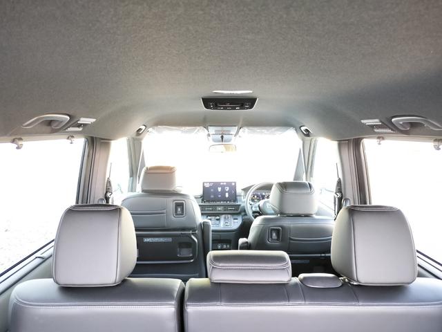 ステップワゴン ｅ：ＨＥＶスパーダ　ホンダディーラー試乗車　８人乗り　パワーテールゲート　２列目ベンチシート　運転席助手席シートヒーター　トリプルゾーンコントロール・フルオートエアコンディショナー　コンビシート　１６インチアルミホイール（55枚目）