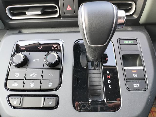 フリード クロスター 新車 展示車 ホンダディーラー販売 5人乗り クロスター オーディオレス 2列目6:4分割可倒式シート コンビシート 運転席&助手席シートヒーター 15インチアルミホイール ガソリン車 国内未登録車(14枚目)