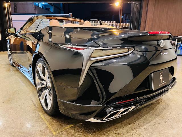 ＬＣ ＬＣ５００　コンバーチブル　走行５８００キロ　マークレビンソン　ｍｏｄｅｌｉｓｔａエアロ　社外セキュリティ　ブラウン内装　ブラックソフトトップ　ヘッドアップディスプレイ　禁煙車　２１インチオプションアルミホイール（8枚目）