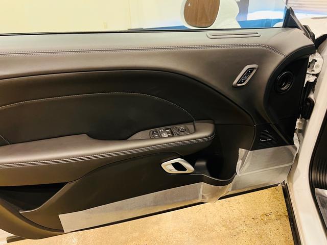 ダッジ・チャレンジャー Ｒ／Ｔ　２０２３ラストコールモデル　ＲＴワイドボディー　スキャットパック　走行６０キロ　車検令和１０年３月迄　ハーマンカードン　Ｐｌｕｓグループ　ＳＲＴスポイラー　アルカンターラ専用シート（31枚目）