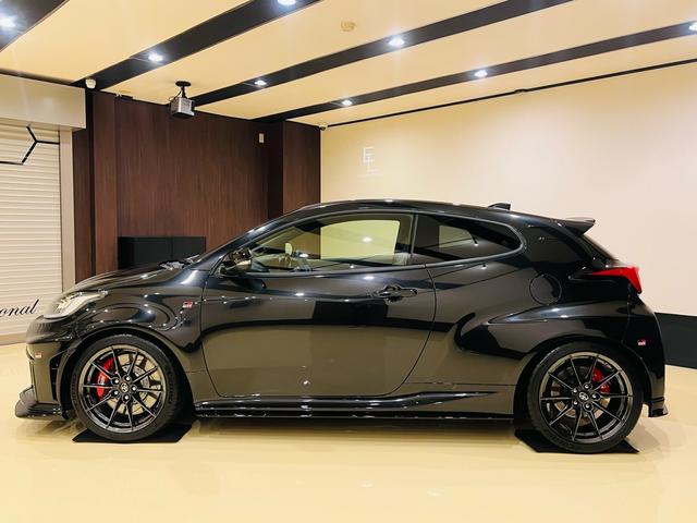 ＧＲヤリス ＲＺ　ハイパフォーマンス　ＧＲフルエアロＰＫＧ　新品車庫調　新品ワイトレ　コンフォートＰＫＧ　　クーリングＰＫＧ　　ｐｅｒｆｏｒｍａｎｃｅダンパー　エアロスタビライジング　ＧＲカーボンインテリアＰＫＧ　カーボンルーフ（10枚目）