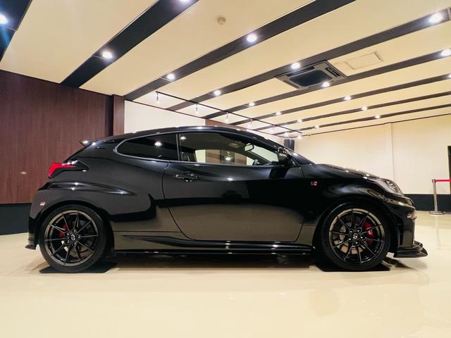 ＧＲヤリス ＲＺ　ハイパフォーマンス　ＧＲフルエアロＰＫＧ　新品車庫調　新品ワイトレ　コンフォートＰＫＧ　　クーリングＰＫＧ　　ｐｅｒｆｏｒｍａｎｃｅダンパー　エアロスタビライジング　ＧＲカーボンインテリアＰＫＧ　カーボンルーフ（15枚目）