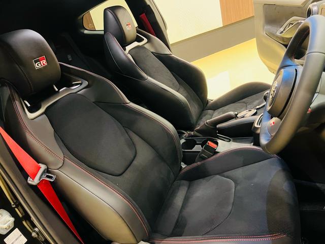 ＧＲヤリス ＲＺ　ハイパフォーマンス　ＧＲフルエアロＰＫＧ　新品車庫調　新品ワイトレ　コンフォートＰＫＧ　　クーリングＰＫＧ　　ｐｅｒｆｏｒｍａｎｃｅダンパー　エアロスタビライジング　ＧＲカーボンインテリアＰＫＧ　カーボンルーフ（43枚目）